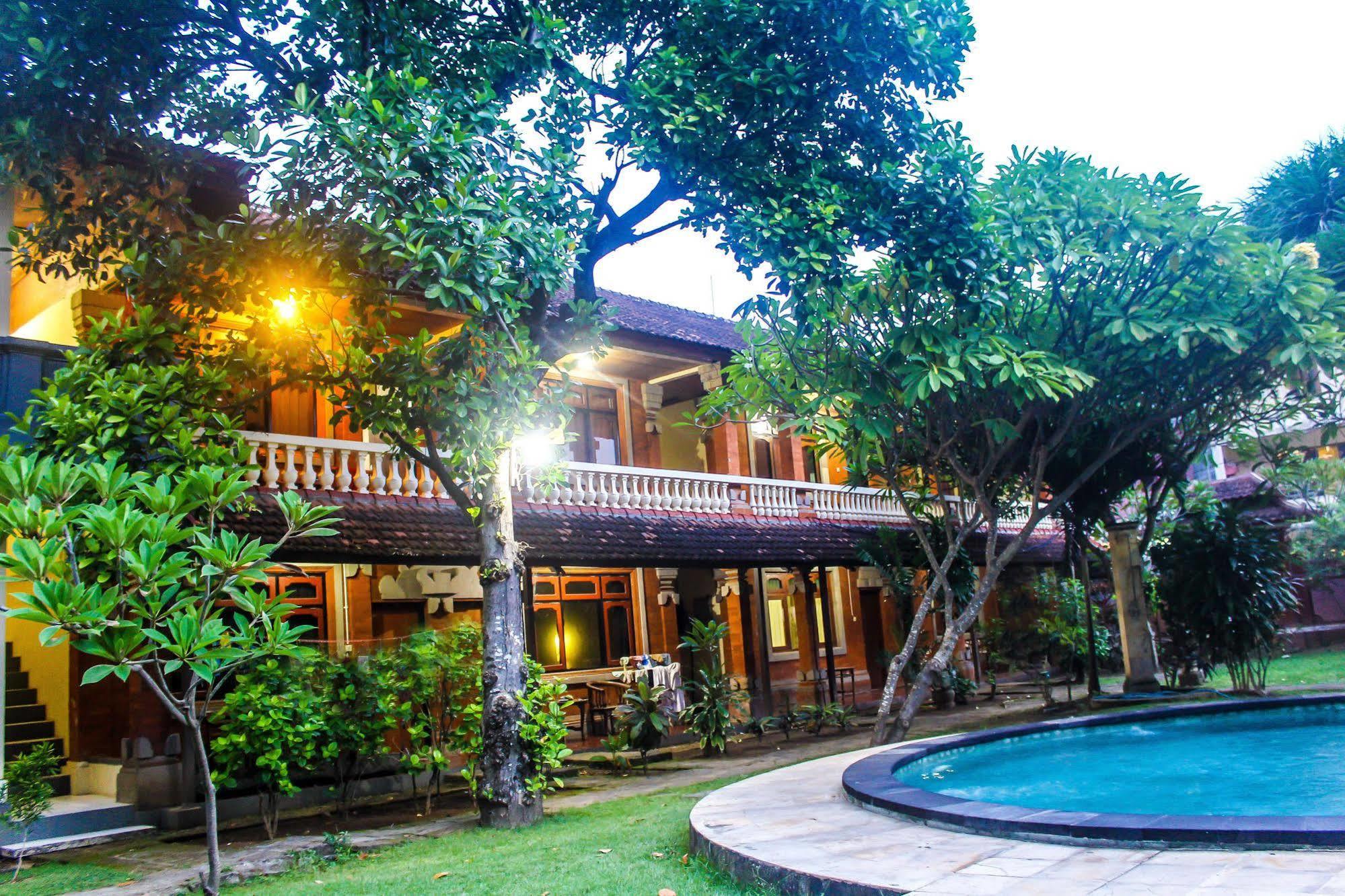 Budhi Beach Inn 꾸따 외부 사진